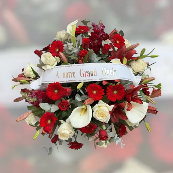 Souveniefleuri fr Coussin rond de roses rouges, gerberas rouges et arums