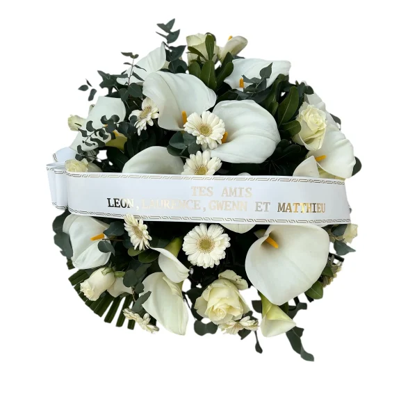 Coussin rond de roses blanches, gerberas blancs et arums